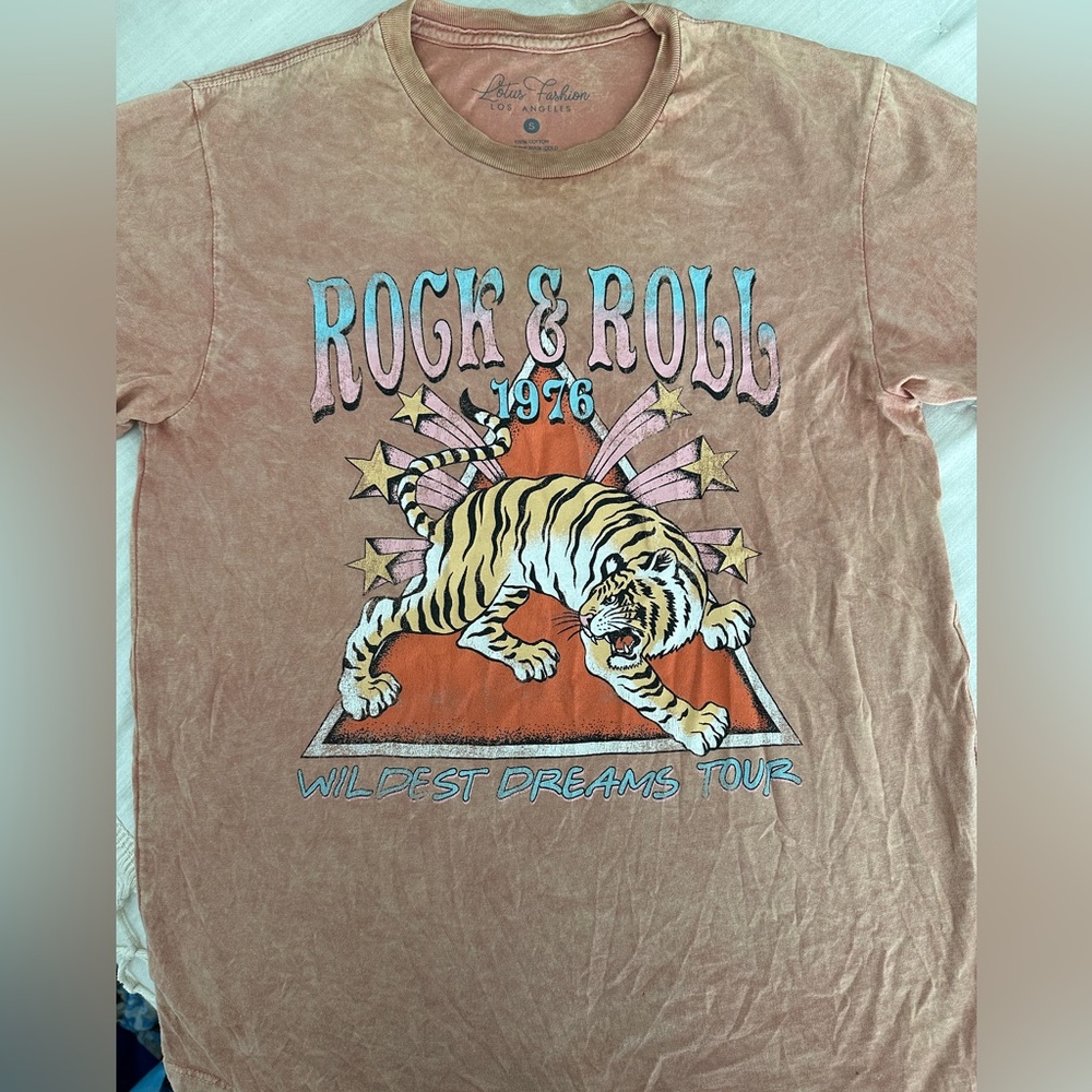 Vintage vibes, distressed Tiger Rock&Roll ‘76 T-shirt, Like new, size small/med